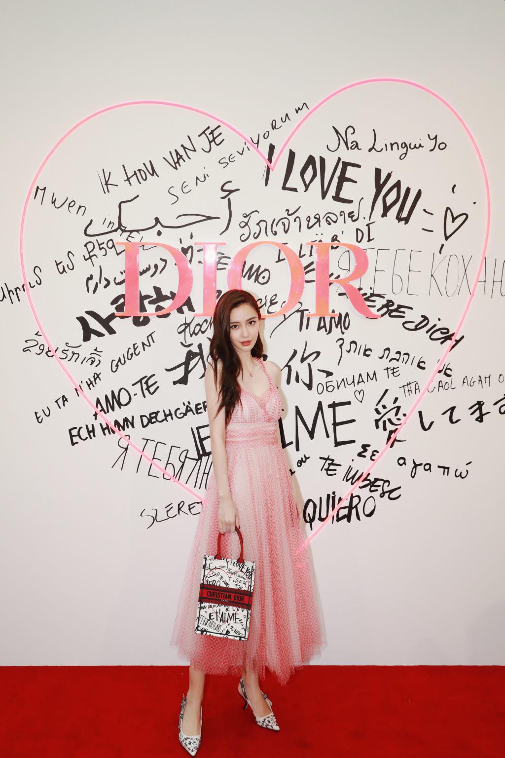 杨颖回应十年前自己很红,遭网友嘲讽靠丈夫,时尚资源飞升惹争议