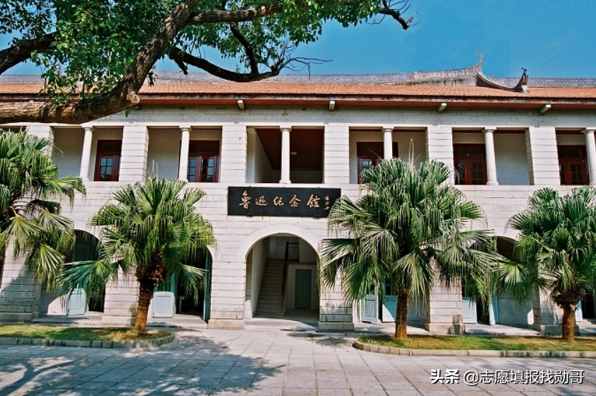 厦门大学怎么样（百年名校厦门大学，学习氛围好，年薪超10万！考不上清北就选它）