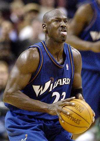 为什么打篮球的腿又细又长(气质确实改变人:从瘦小子到肌肉型男 乔丹