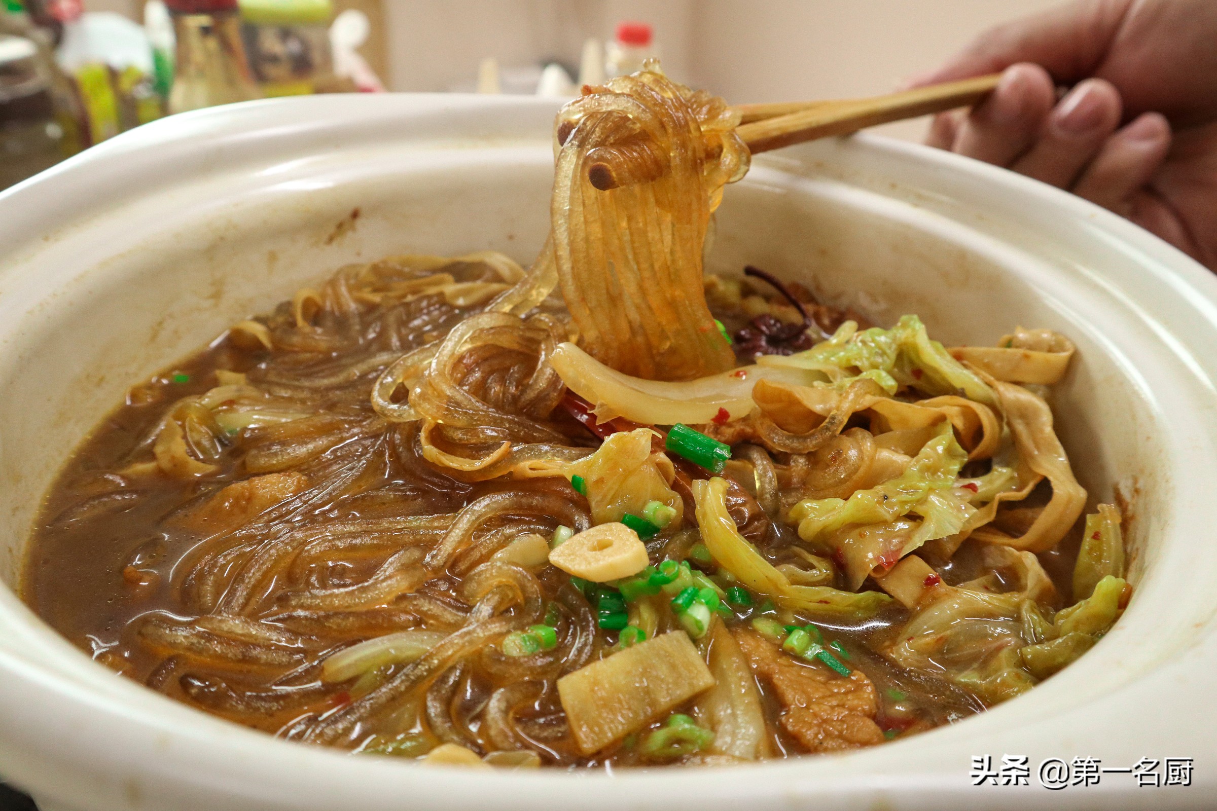 白菜燉粉條的家常做法,白菜燉粉條的家常做法不放肉
