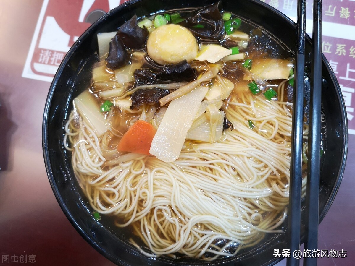 苏州美食排行榜前十名：苏州人对面食情有独钟，面条文化深厚，各种精致面点深受喜爱。
