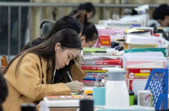 2021高考生有福了，4所二本院校“荣升一本”，分数线依然没变