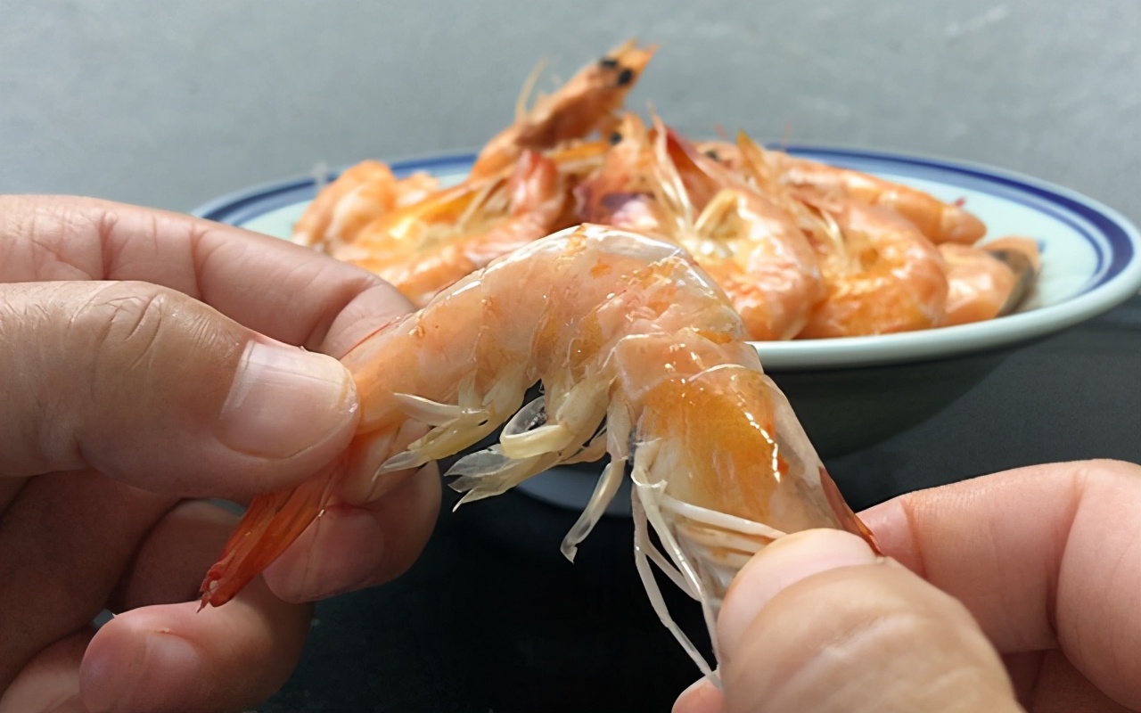 怎样做虾(大虾最简单的做法，3步搞定，原汁原味，一次多做点慢慢吃)