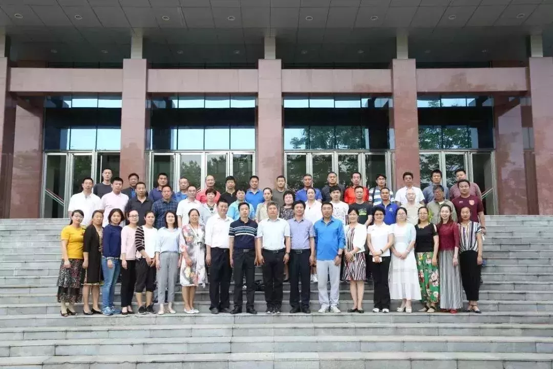 南阳在哪里学羽毛球(南阳师范学院体育学院｜用独特的方式张扬青春)