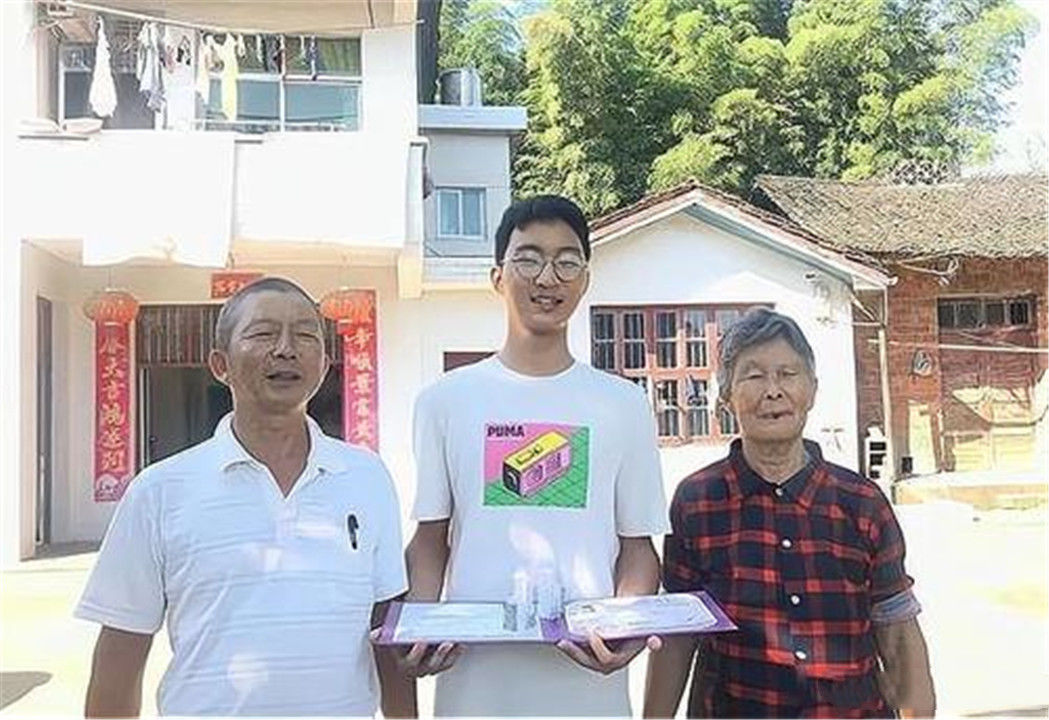 707分湖南文科状元：寒门难出贵子，是最大的谎言，让人泪目