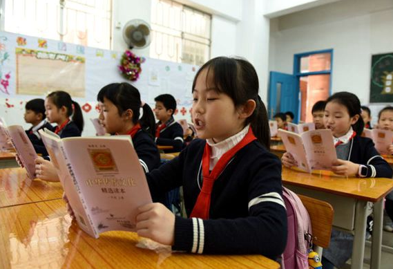 但愿人长久里的“长久”是何意？90%的人答错，学生：老师教错了