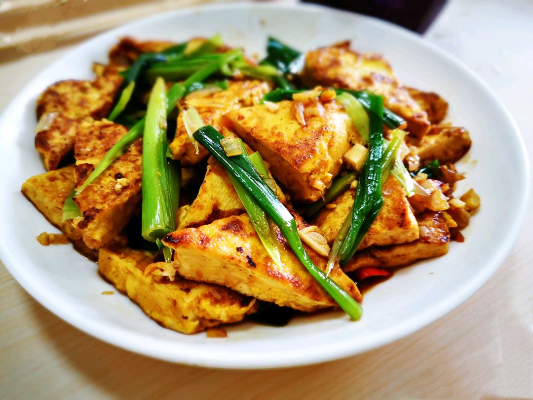 图片[3]-【酱烧青蒜豆腐】做法步骤图 解馋过瘾 一大盘不够吃-起舞食谱网