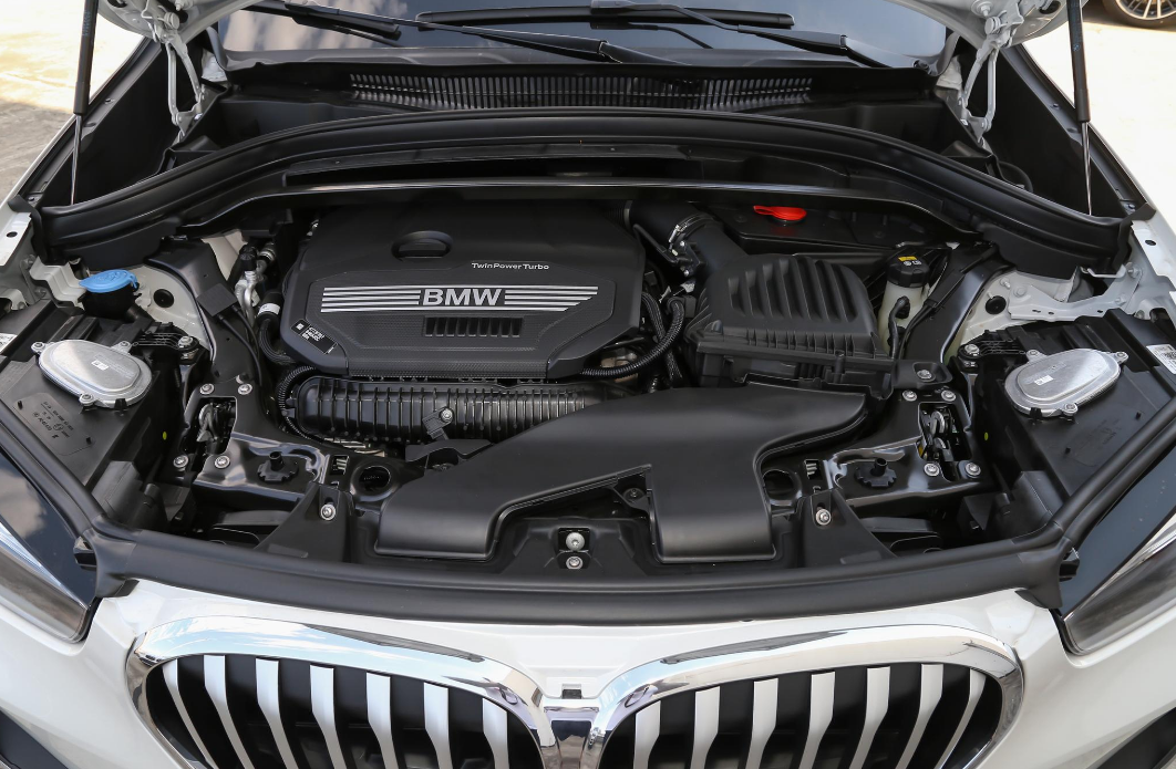宝马X1：试驾改款 xDrive25Li 尊享型，2.0T引擎百公里加速8.1秒