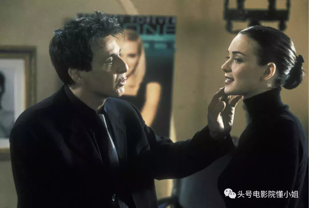 48岁女神出影，新剧情的结局！偷了衣服被逮捕，depudamon和她订婚过。