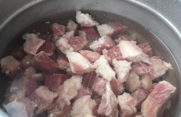 炖牛肉最忌讳这两味调料，可惜大部分放错了，难怪牛肉口感差