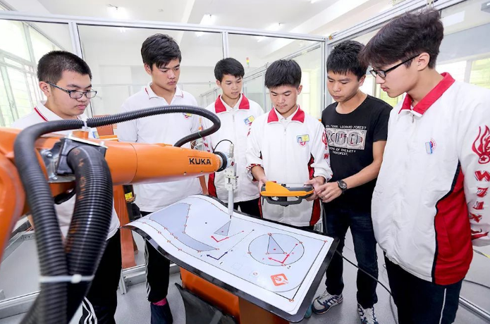 “技校让我找到了闪光点，是我无悔的选择”，3个真实技校蜕变记