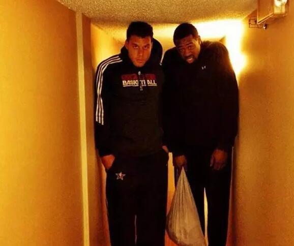 凯尔特人法尔多高（羡慕NBA球员挣大钱，生活烦恼却很多！2米31法尔洗个手撞到脑震荡）