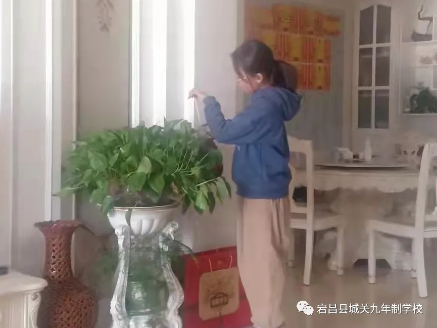 ӛ]崲hPƌWУʮ·ݡ\֮ǡux