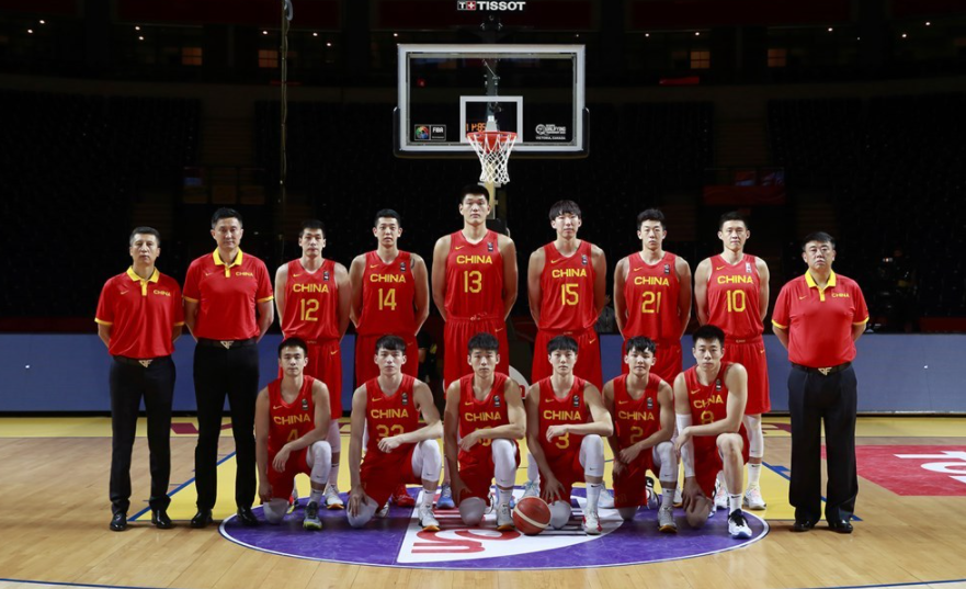 吴前是cba哪个队（一个是MVP，一个是FMVP！胡明轩和吴前的表现，为何天差地别？）