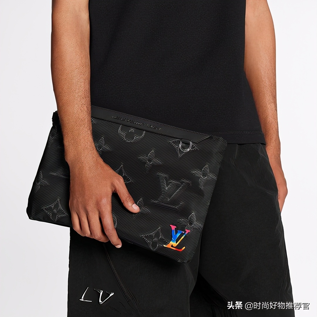 LV新包 </p><p>　　 未来科技与极限运动，假想30年后的穿搭风格