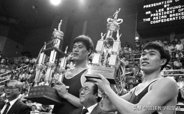 中国篮球史上7大中锋，姚明仅排第二，第6位在80年代就被NBA选中