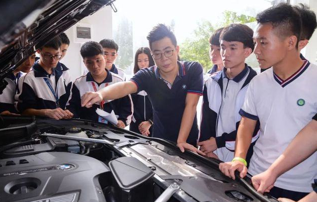 技校能“乱”到什么程度？学生不把老师放在眼里，难怪家长担忧