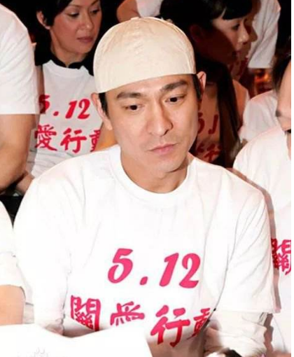 断臂钢琴师刘伟的故事告诉我们什么道理_飞翔号