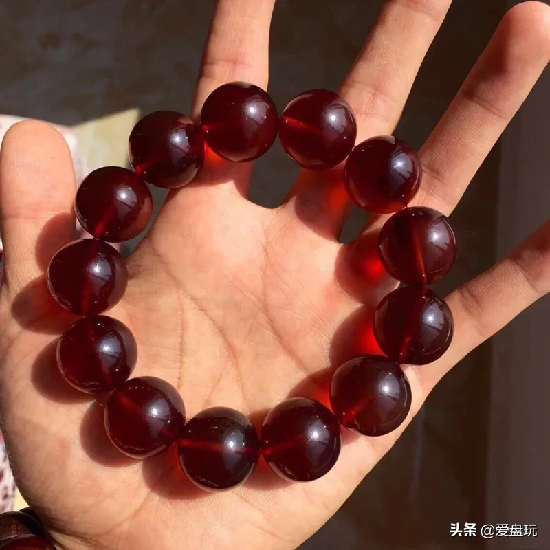一条红蜜蜡,卖1万?玩友:咋瞅着像豆腐乳成精