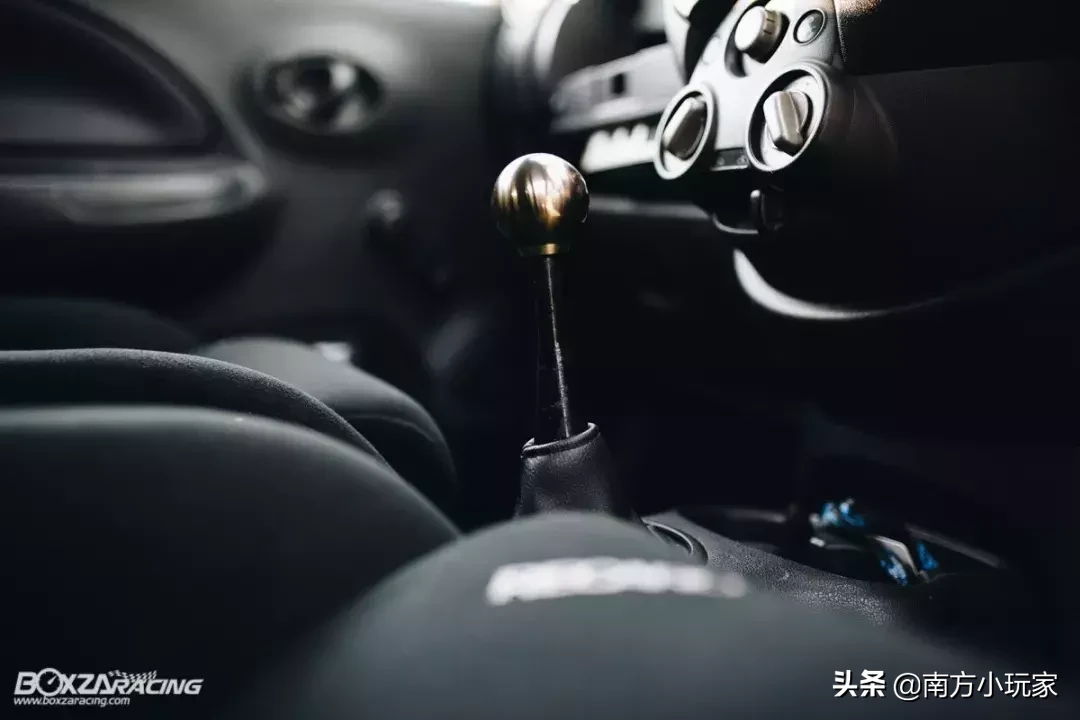 那台惨遭停产的日产小车玛驰，泰仔却玩的如此精彩绝伦