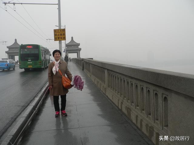 游武汉诗15首  正是凯旋花好日  春风依旧赞江城