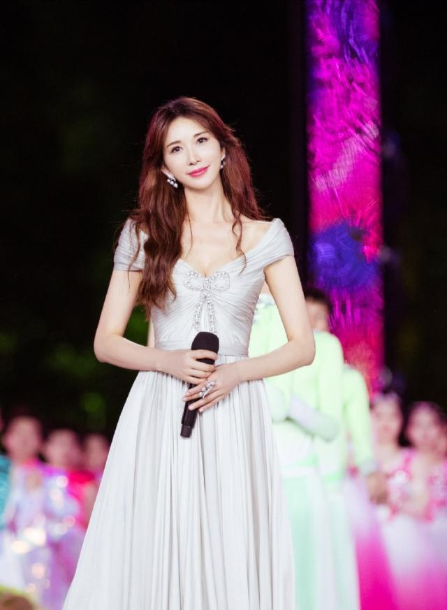 林志玲个人资料身高(林志玲真挺爱日本老公的,173cm的身高扮娇小,看着