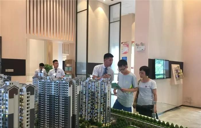 寒门状元邝永胜，高考671进清华，电子厂打工挣学费