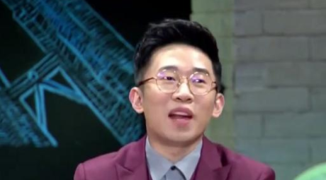 其貌不扬却被星爷看中，被谢娜力捧，综艺咖杨迪的不幸与幸