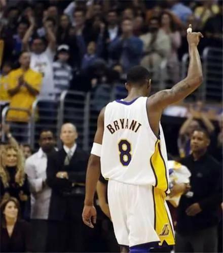 为什么玩最强nba那么卡（最强NBA 屠龙一出 谁与争疯？）