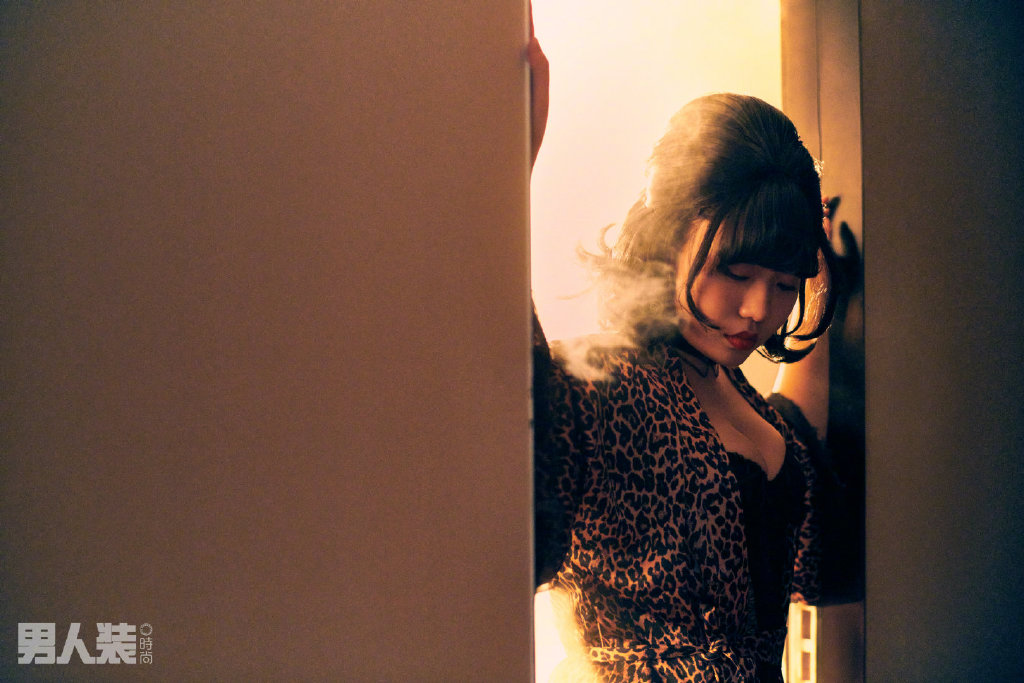 男人装壁纸手机高清(李雪琴,男人装?