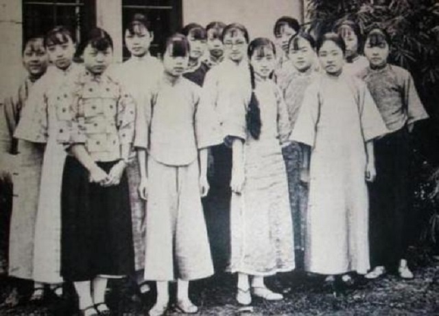 杨森强娶14岁校花，得知其移情后残忍打死，还喊来其他妾室围观