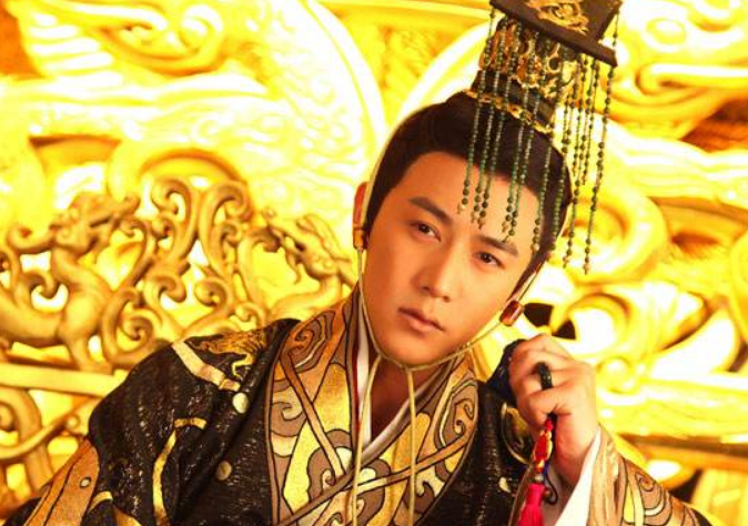 但是,不争不抢的刘弗陵,最终在汉武帝临终前被立为太子,继位为汉昭帝