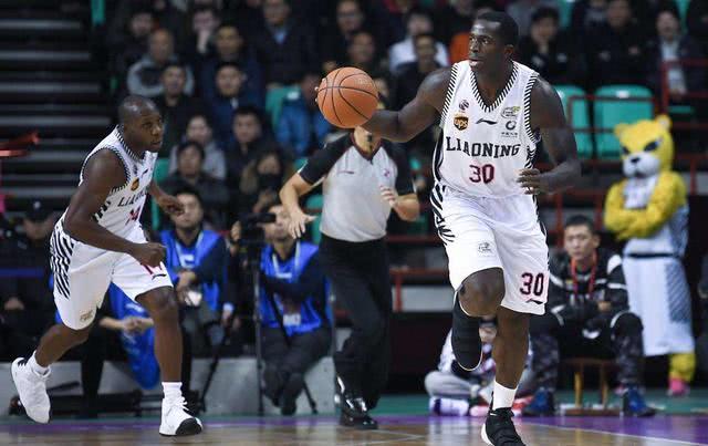 cba巴斯原来是哪个队的（巴斯35岁生快！从NBA流浪汉到辽宁首冠功臣 这是他CBA最后一季吗）