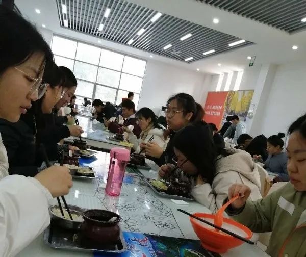 郑大学霸宿舍8人全上研究生，4人保研4人考研：北大、南大、厦大……