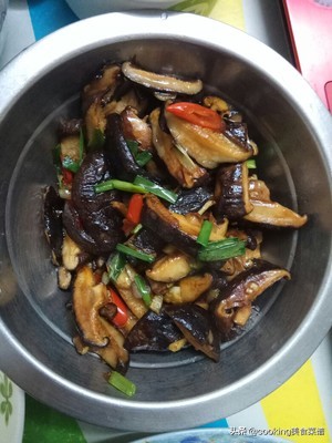 家常素菜菜谱，素炒干香菇，简单美味营养，吃不够，适合夏天