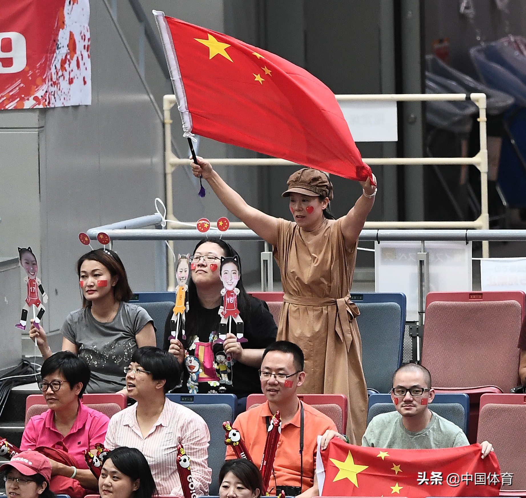 塞尔维亚国家队2019世界杯(2019女排世界杯，中国队3比0胜塞尔维亚队锁定冠军)