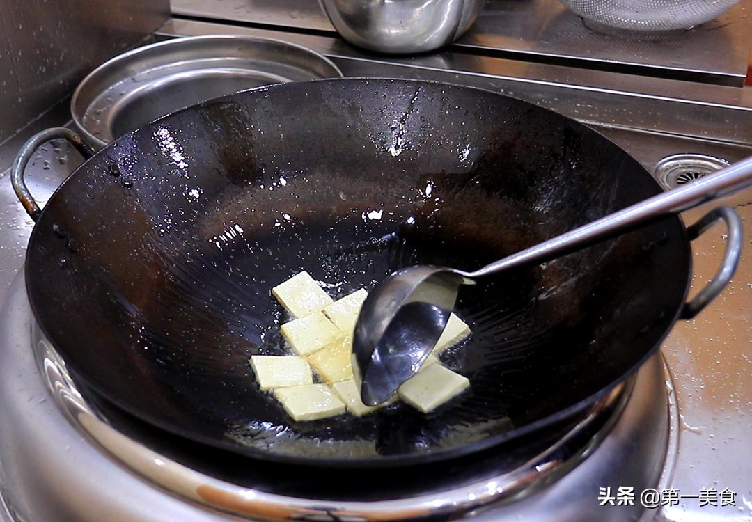 白菜燉豆腐湯怎么做才好喝，原來訣竅這么簡單，做一大鍋不夠喝