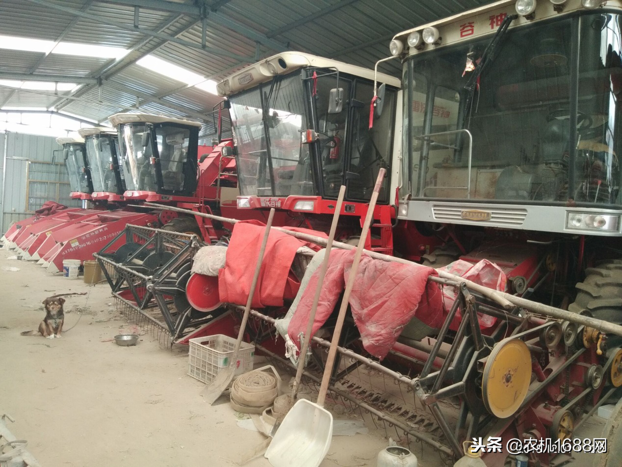雷沃收割機