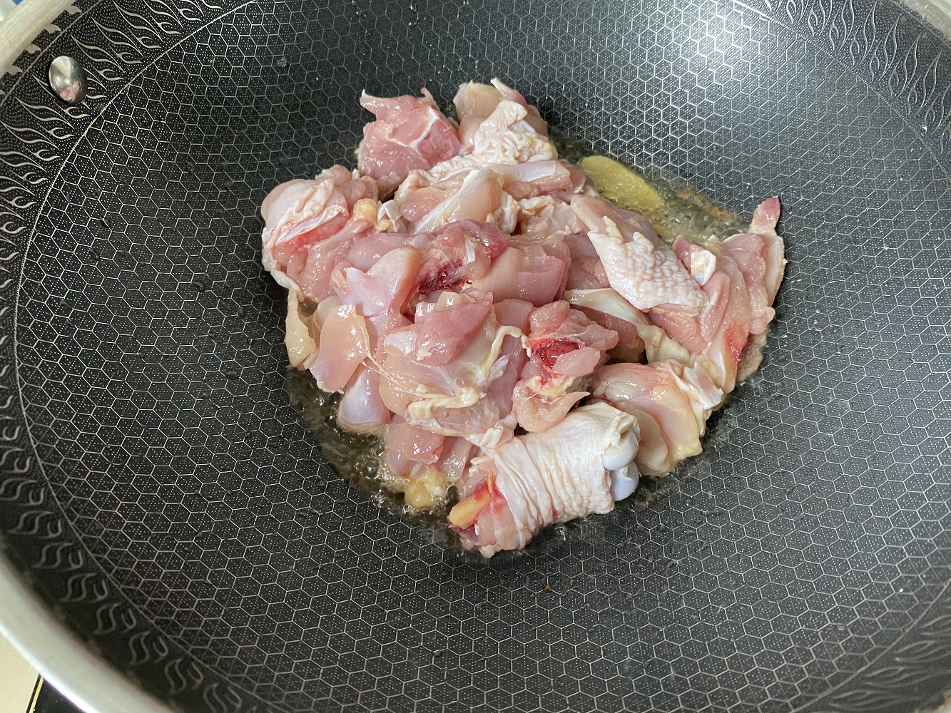 香菇烧鸡怎么做最好吃（2个小妙招香菇烧鸡鲜嫩美味）