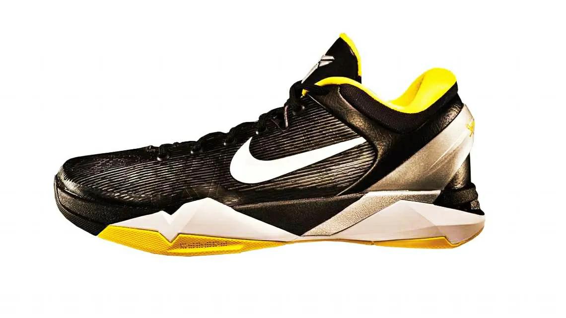 科比11普通和精英(从"烤面包机"到传说中的科比·布莱恩特的标志性