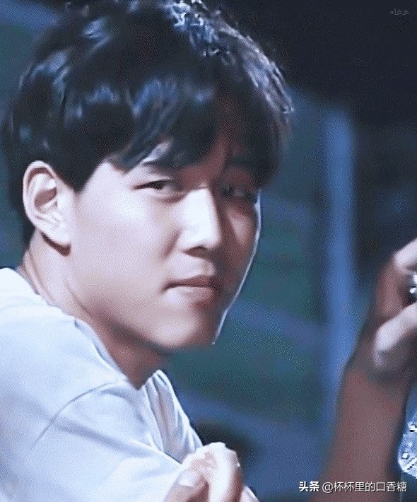 韩剧年轻帅照！李政宰郑雨盛是神级，元斌难忘，20多岁玄彬好青涩