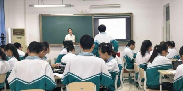 教育部取消“尖子班”，“普通班”迎来春天，学霸却有苦难言
