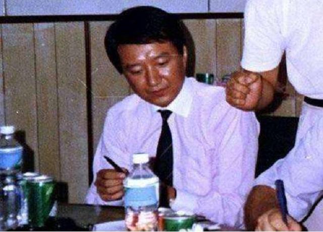 16岁考进北大，入籍澳洲当间谍让中国损失7000亿，最后下场如何？