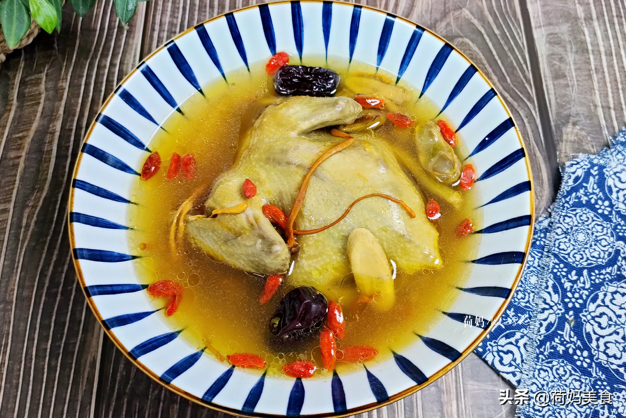 鸽子汤怎么炖好喝又营养 鸽子汤放什么材料好-伙伴百科网-让你的生活