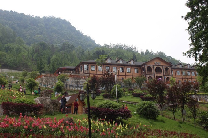 四川彭州白鹿镇二日游“最牛教学楼