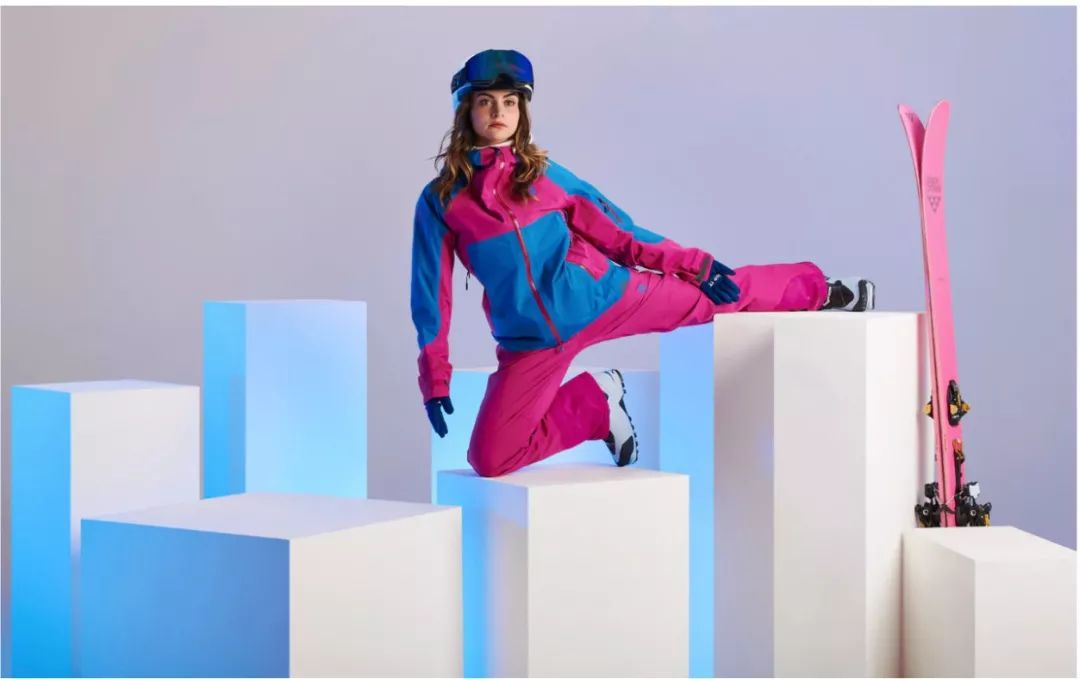 滑雪需要带什么呀（滑雪人必备！最全滑雪装备）