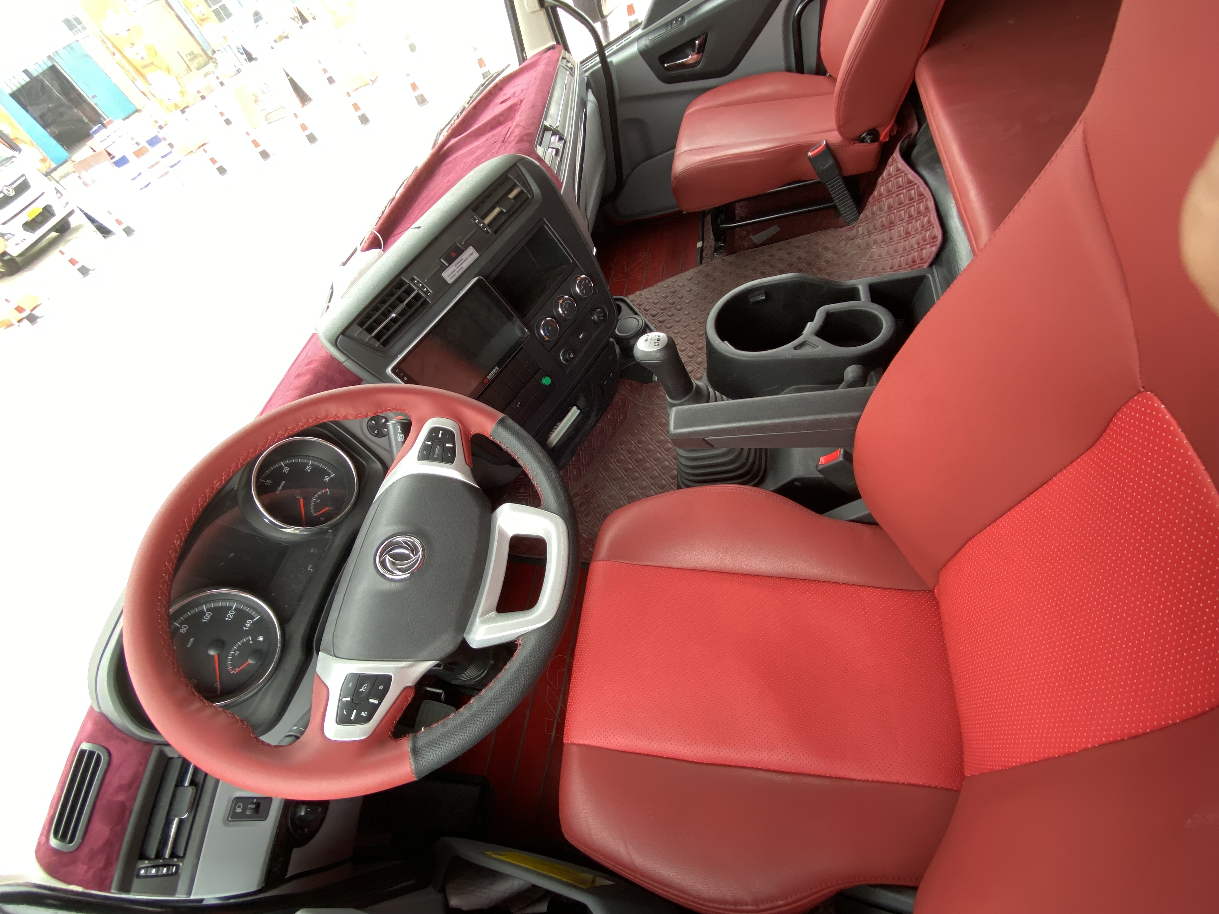 现如今,中卡内饰也要有排面,东风天锦kr plus载货车当仁不让