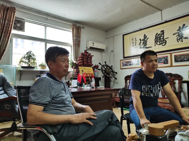 24年前卖货车被骗，父亲发誓不再买车，却因为儿子买了价值400万的“4头11挂”