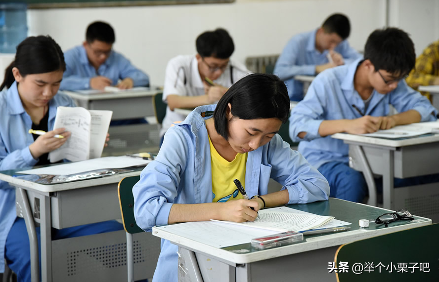 高考“满分”作文，755字的作文却老师都认不全，网友：看个寂寞