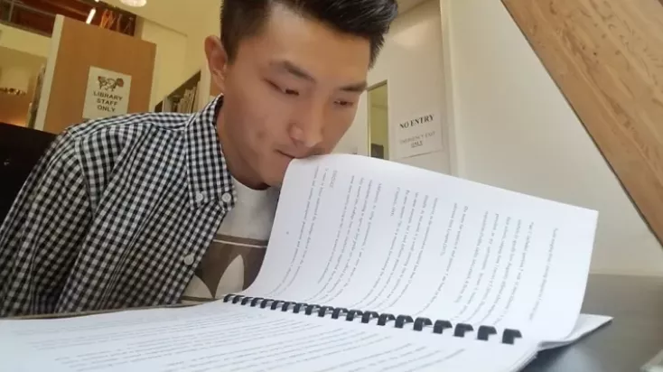 10年前，那个用脚高考轰动全国的文科状元，如今怎样了？